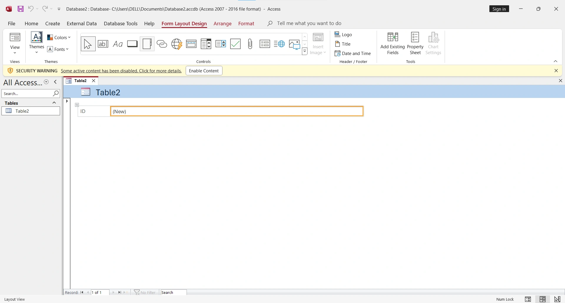 Formulario de entrada de datos en Access mostrando el diseño del formulario y controles de interfaz de usuario