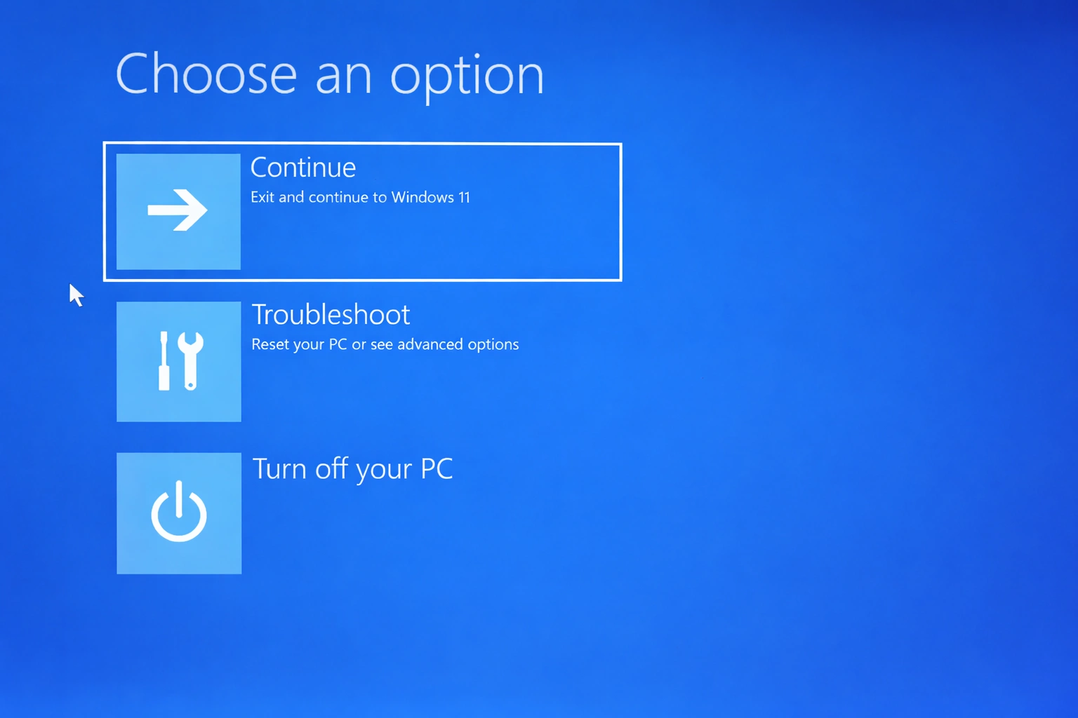 Pantalla de opciones de recuperación de Windows 11 con Continuar, Solucionar problemas y Apagar