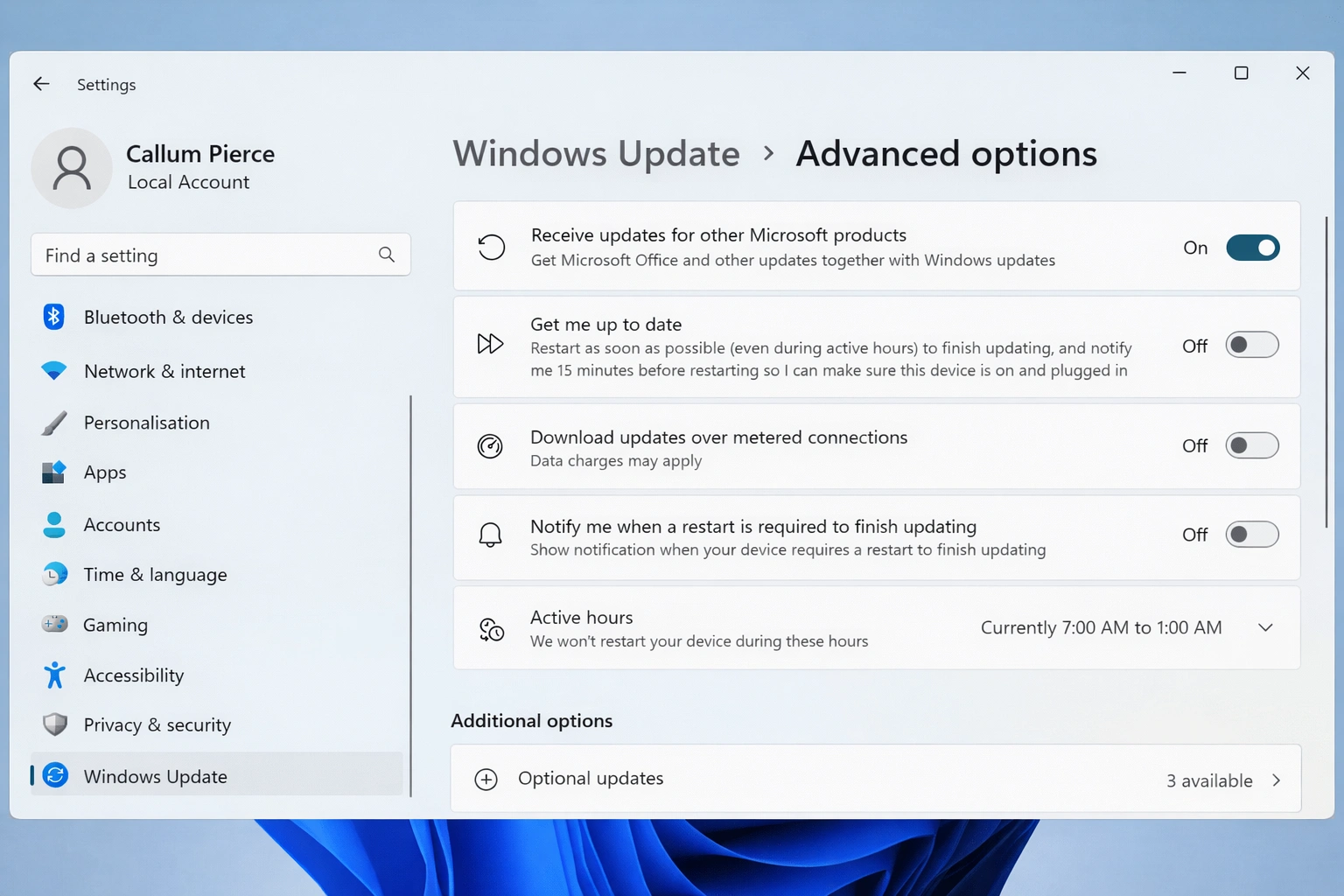 Configuración de Windows Update mostrando opciones avanzadas con horas activas y configuración de actualizaciones para optimizar rendimiento