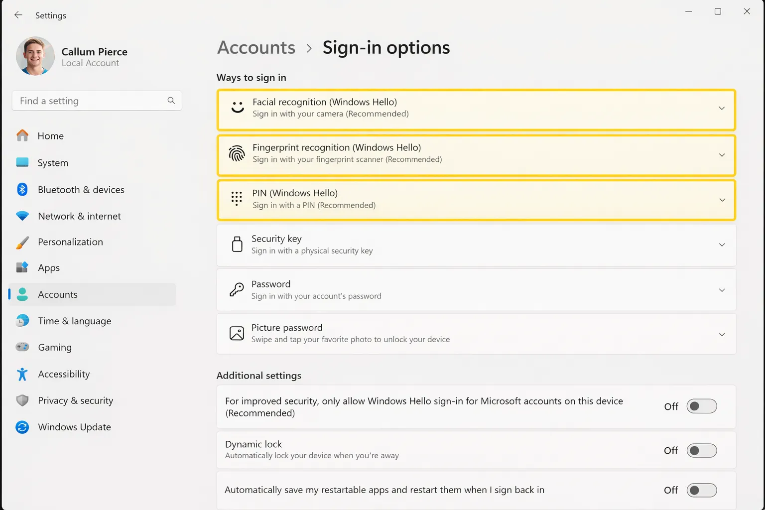 Configuración de Windows Hello mostrando opciones de reconocimiento facial, huella dactilar y PIN
