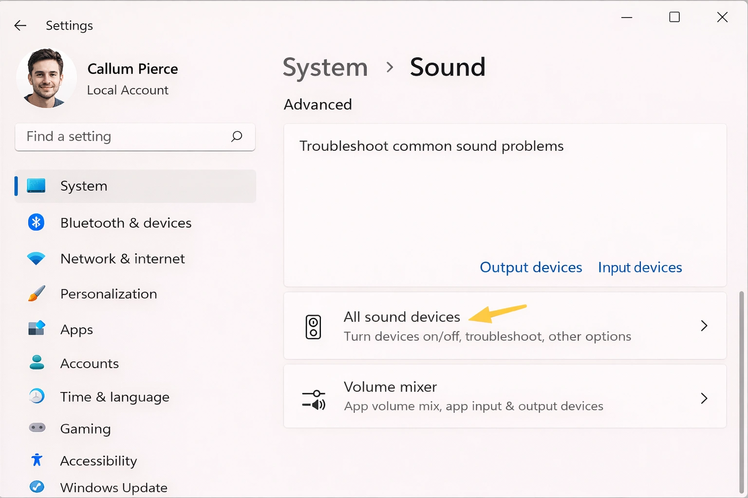 Configuración de dispositivos de salida Windows 11 - Selección de altavoces, auriculares y propiedades de audio